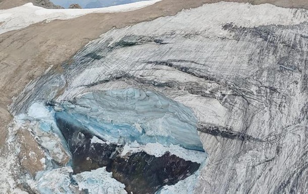 При обрушении ледника в Альпах погибли шесть человек