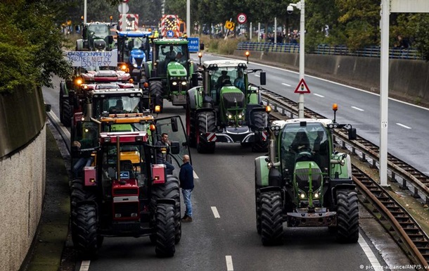 У Нідерландах фермери заблокували порти та супермаркети