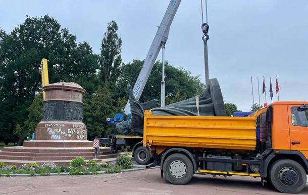 На Київщині знесли монумент до 300-річчя  возз єднання  з Росією