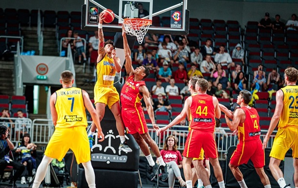 Украина минимально уступила Испании в отборе на ЧМ-2023 по баскетболу