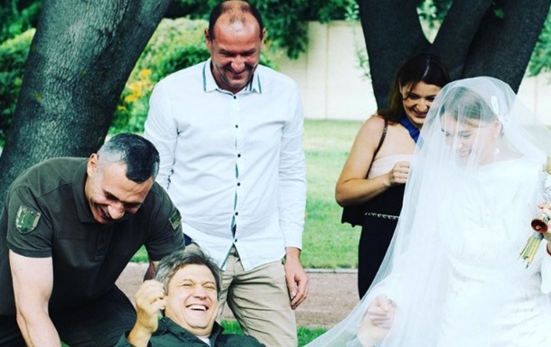 Украинская дизайнер вышла замуж за экс-секретаря СНБО