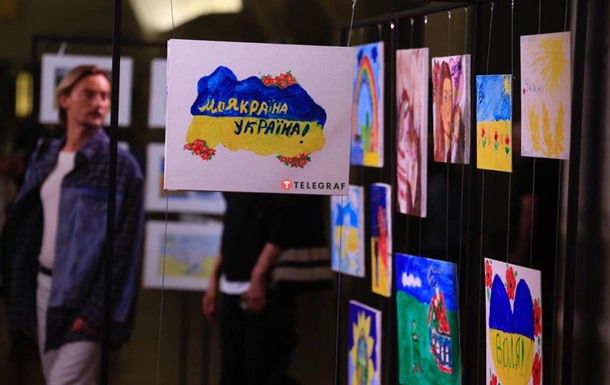 Війна очима дітей: виставка у київському метро