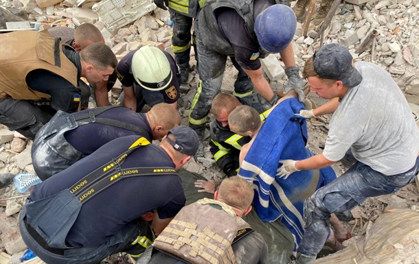В Часовом Яру из-под завалов дома спасли человека