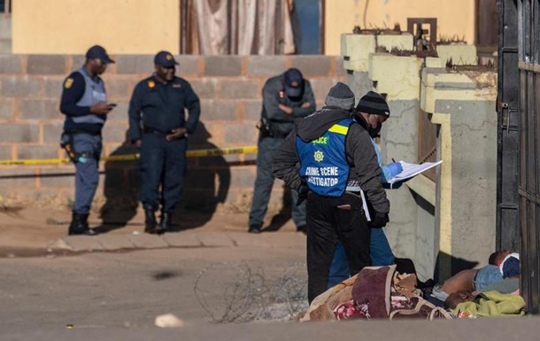 У ПАР невідомі розстріляли 14 осіб у барі