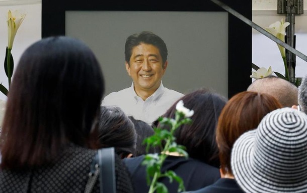 У Японії прощаються з убитим екс-прем єром Сіндзо Абе