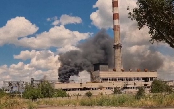 В Мариуполе горит завод Сателлит