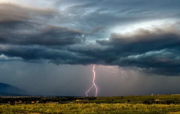 Укргидрометцентр спрогнозировал в ряде областей дожди и грозы