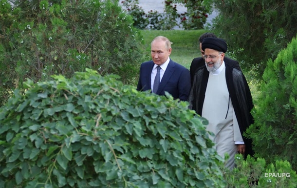 Безпілотники та зерно. Путін їде до Ірану