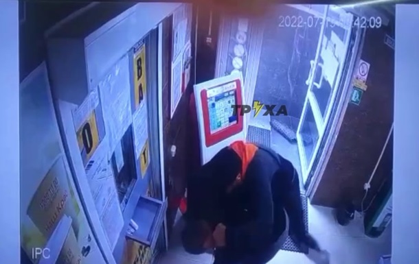Убийство в обменнике в Ровно: появилось видео