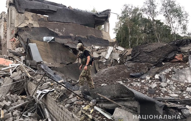 На Харьковщине из-за обстрелов горят жилые дома и поля пшеницы