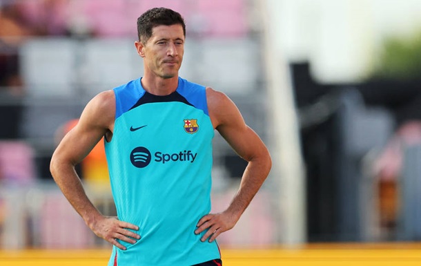 Барселона перестала продавать футболки Левандовски из-за буквы в фамилии - Korrespondent.net