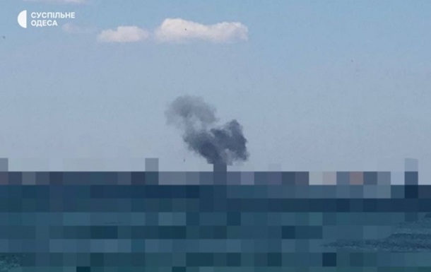 В Одессе прогремели взрывы, РФ ударила по порту 