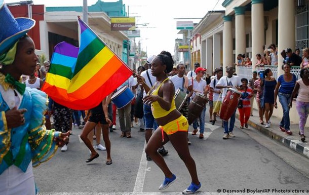 На Кубі проведуть референдум про узаконення одностатевих шлюбів
