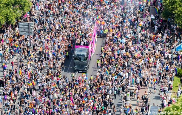 У Берліні ЛГБТ-прайд Christopher Street Day зібрав 150 тисяч людей
