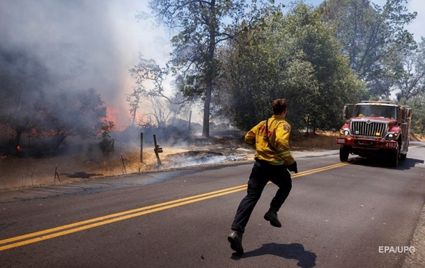 В Калифорнии из-за аномальной жары горят леса