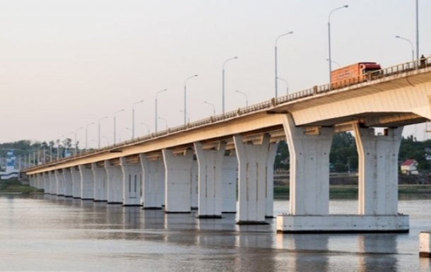 Окупанти заявили про пошкодження Антонівського мосту