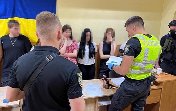 В Киеве разоблачили мошенников, выдававших себя за волонтеров