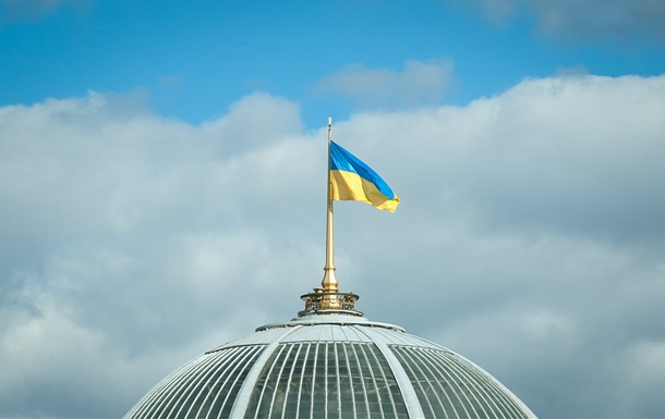 Українці вимагають платити депутатам мінімалку