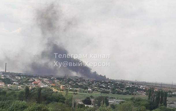 Біля Чорнобаївки сильна пожежа