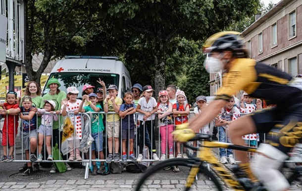 На первом женском Тур де Франс произошла массовая авария
