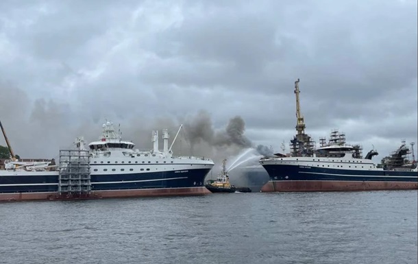 В Санкт-Петербурге на верфи загорелся строящийся корабль