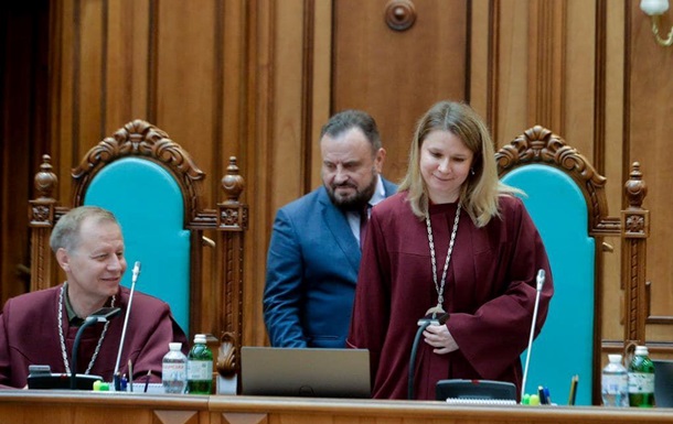 В КСУ прошла церемония присяги нового судьи Совгири