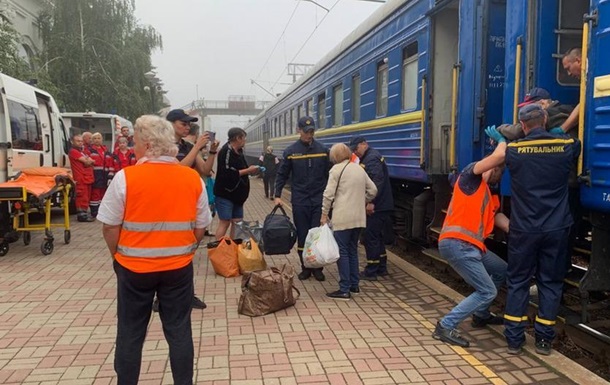 Обов`язкова евакуація: як вивозять людей з Донеччини