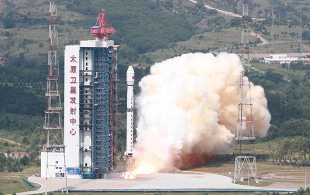 China has launched three new satellites to track carbon in space