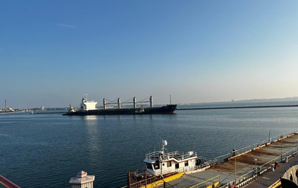 З портів Одеси вийшли три судна із зерном