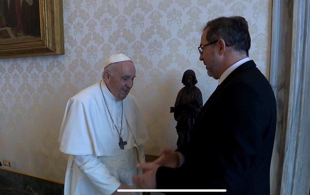 Папа Франциск обговорив візит до Києва із послом України