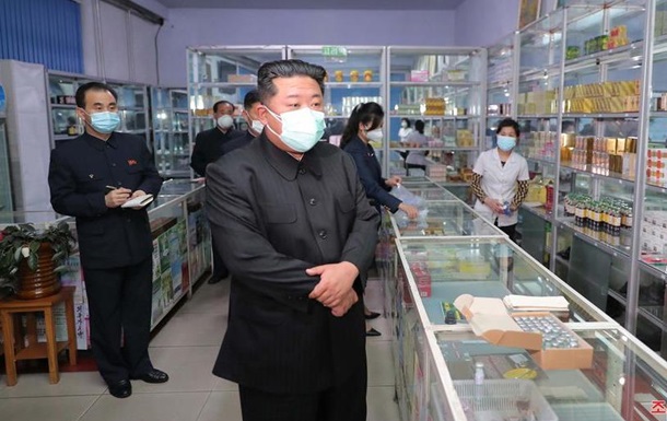 Кім Чен Ин урочисто оголосив про `перемогу над коронавірусом` у КНДР