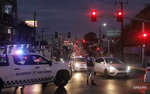 В Мексике из-за конфликта двух картелей на улицах убивают людей и жгут авто