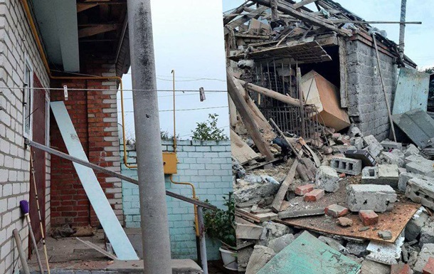 В Харьковской области из-за обстрелов горел огромный склад
