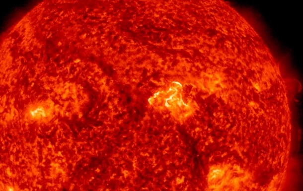 Вибух темної плазми із Сонця досягне Землі 17 серпня