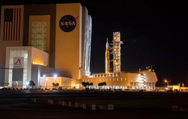 У разі небезпеки: NASA знищить ракету, що полетіла до Місяця