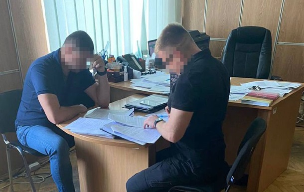 У Києві поліцейського підозрюють у вимаганні та присвоєнні автомобіля