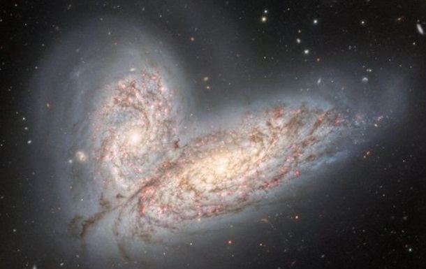 Телескоп Gemini North запечатлел столкновение двух галактик