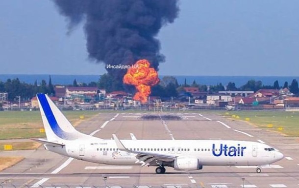 Возле аэропорта в Сочи произошел сильный пожар