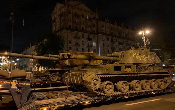 В Варшаве прошел большой военный парад
