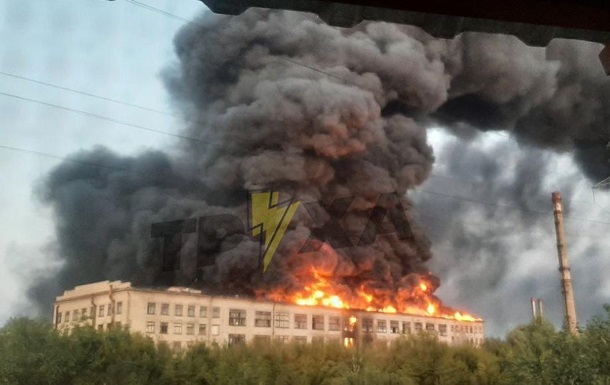 В Харькове возник пожар на одном из предприятий