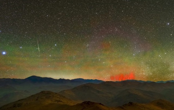 У небі над Чилі з явилися рідкісні червоні блискавки