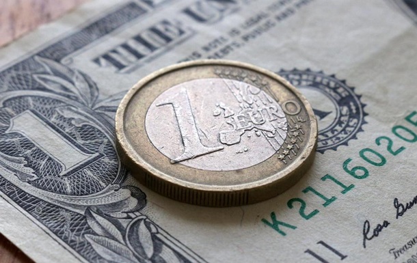 Чому євро, дешевший за долар, є великою проблемою