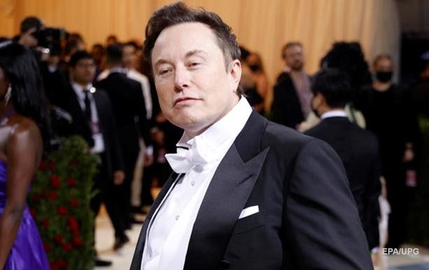 Musk’s ex-girlfriend put up for auction a photo of the billionaire in his youth
