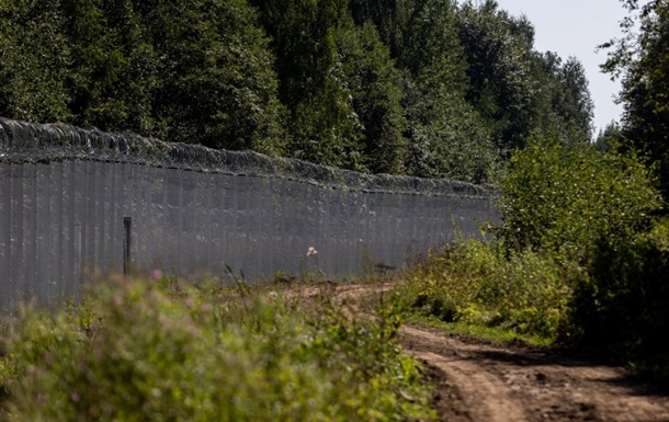 На кордоні з Білоруссю Литва добудувала паркан завдовжки близько 502 км