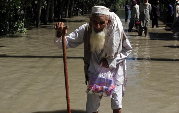 Третина Пакистану опинилася під водою через повінь