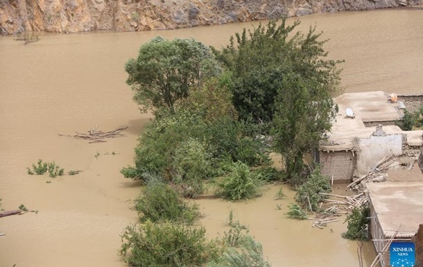 Пакистан та Афганістан страждають від злив та повеней, є жертви
