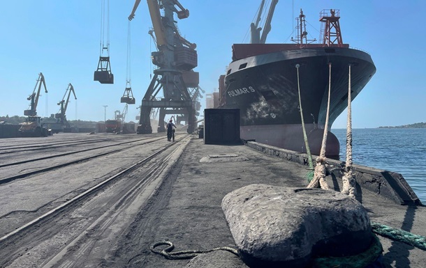 Морской порт Пивденный возобновил обработку грузов