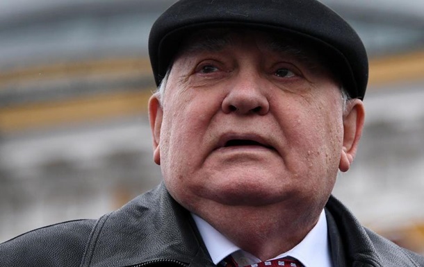 Шольц: Горбачов помер у період провалу демократії в РФ