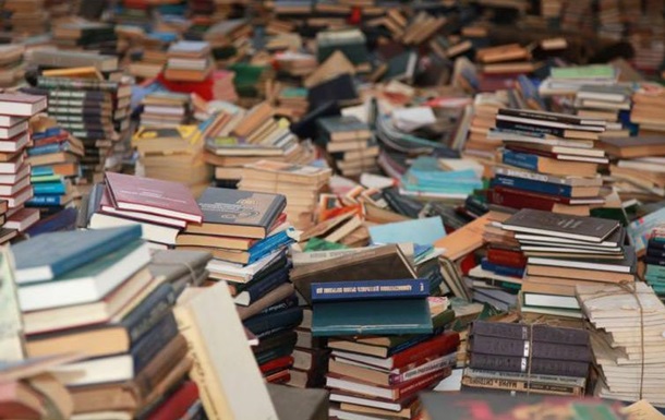 Киевляне сдали на макулатуру 25 тонн российских книг на авто для ВСУ
