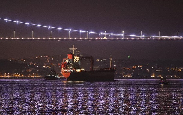 Направлявшееся в Украину судно заблокировало движение в Босфоре